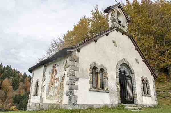 Reyno de Navarra - selva de Irati 06 - ermita de Ntra. Sra. de las Nieves.jpg